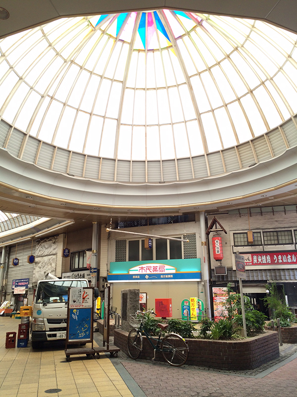 京橋中央商店街のドーム下